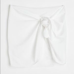 WHITE SHORT SARONG